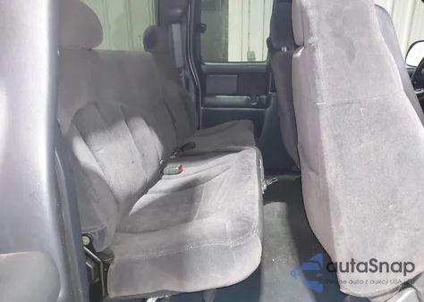 2001 Chevrolet Silverado 1500 Ls z USA, uszkodzony, nr VIN 2GCEC19T511144617